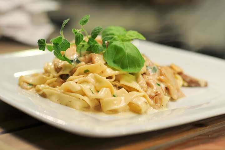 What is Authentic Alfredo Sauce for Alfredo Fettuccine?