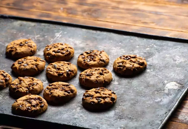 Why do Cookie Sheets Warp, and How Can You Prevent it?