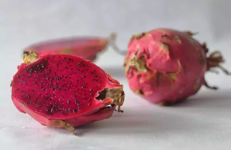 What Does Pink Dragon Fruit Taste Like?