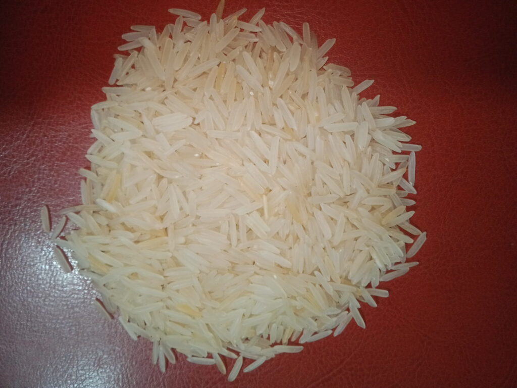 Sella rice grain has pale to yellow color, and tapered ends.